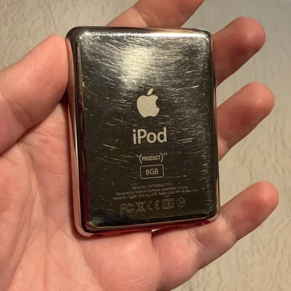 iPod Nano Product Red - Picture 4 of 4